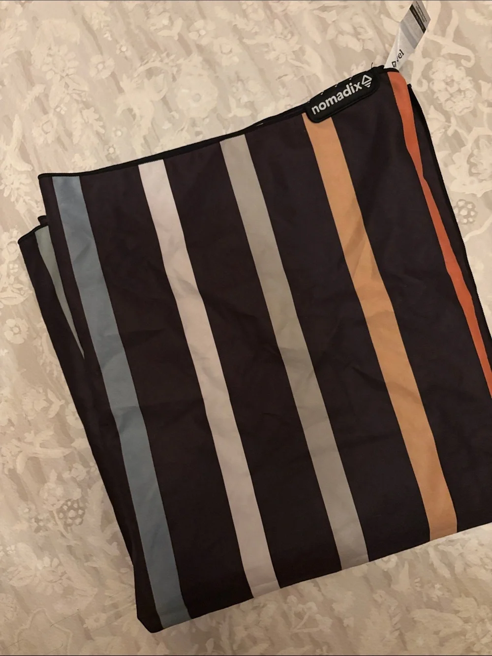New Nomadix Ultralight Towel Striped Camping, Travel,Yoga.Absorptive sand resist
